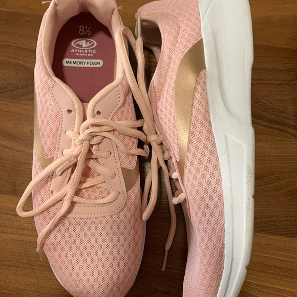 Athletic works women’s sport shoes - Picture 3 of 4